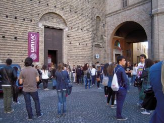 giurisprudenza-macerata-università-unimc-1-325x244