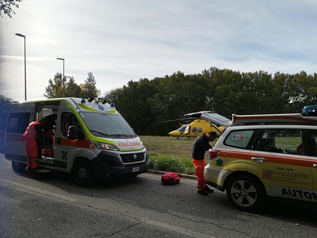 incidente-trattore-monte-san-giusto-2-1-650x488