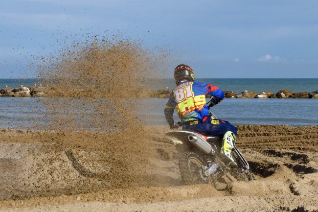motocross-on-the-beach-spiaggia-civitanova-FDM-1-650x433