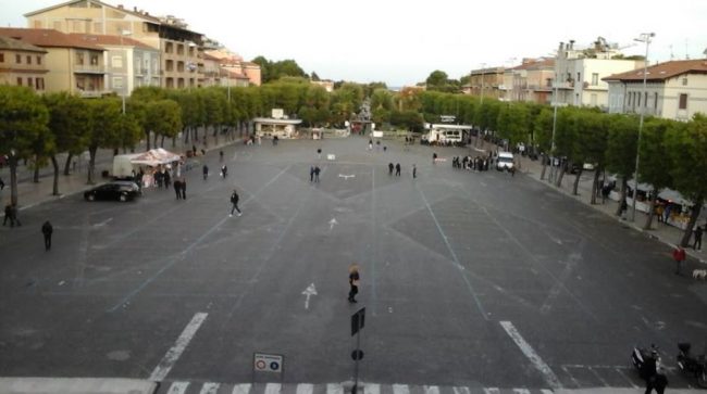 piazza-xx-settembre-castagnata-flop