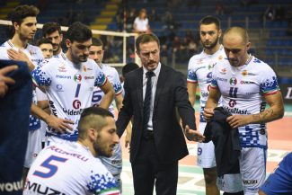 Adriano-Di-Pinto-parla-ai-giocatori