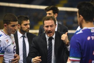 Di-Pinto-dà-indicazioni-alla-squadra