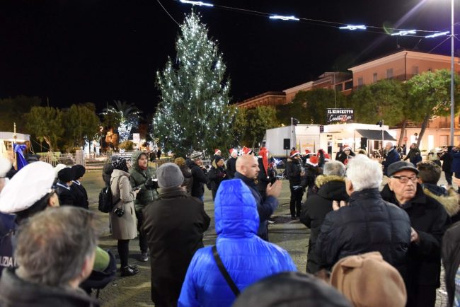 accensione-albero-civitanova-FDM-8-650x434
