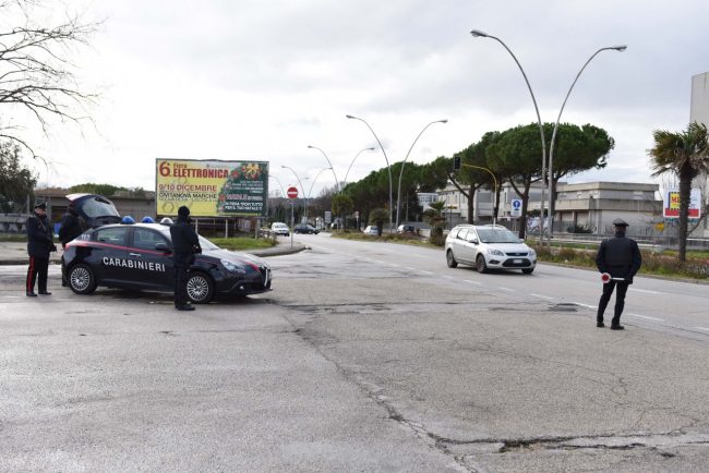 controlli-carabinieri-archivio-arkiv-cc-civitanova-FDM-5-650x434
