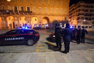 controlli-carabinieri-cc-archivio-arkiv-piazza-xx-settembre-civitanova-FDM-1-325x217