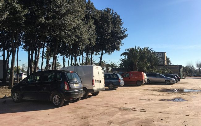 degrado-auto-parcheggiate-nel-varco-sul-mare-civitanova-2-650x406