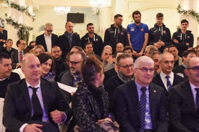 festa-di-natale-2017-goldenplast-civitanova-FDM-8-650x433