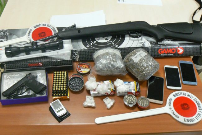 finanza-sequestro-droga-armi-1-650x434