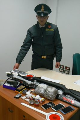 finanza-sequestro-droga-armi-2-267x400