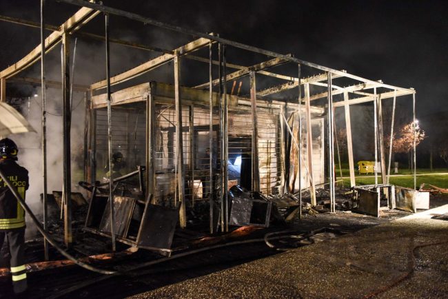 incendio-chiosco-vdf-trodica-di-mortrovalle-FDM-1-650x434