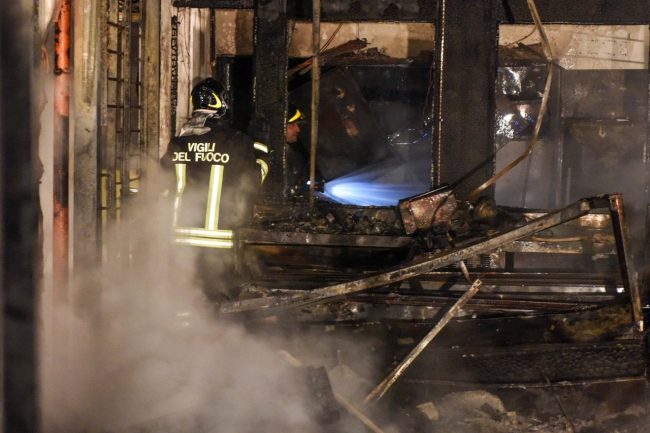 incendio-chiosco-vdf-trodica-di-mortrovalle-FDM-3-650x433