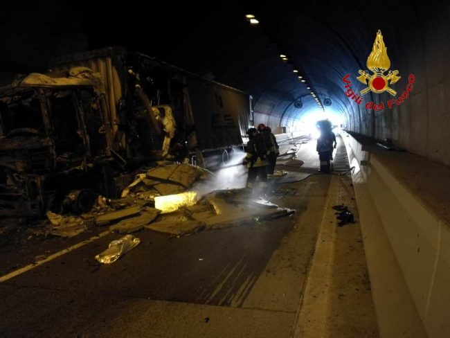 incendio-galleria-serravalle-3-650x488