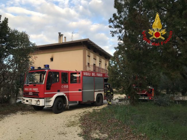 incendio-sottotetto-treia1-650x488