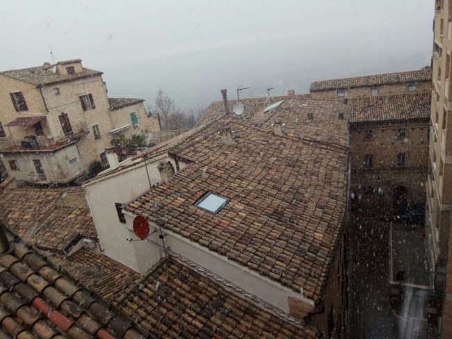 nevicata-lampo-29-12-17-macerata-650x488
