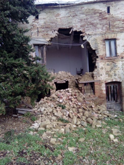san-ginesio-casa-crollata-2-488x650