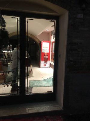 26195628_1493060330802045_2679930398562515584_n-300x400