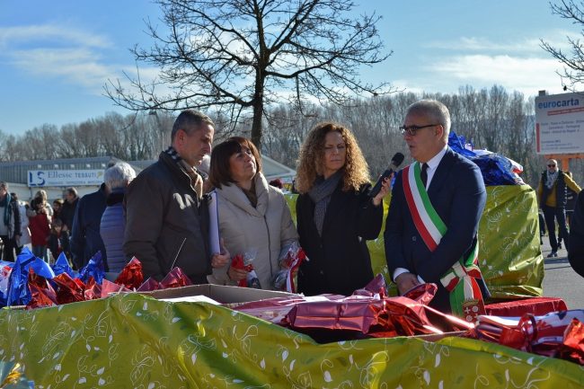 befana-a-cavallo-piediripa-1-650x433
