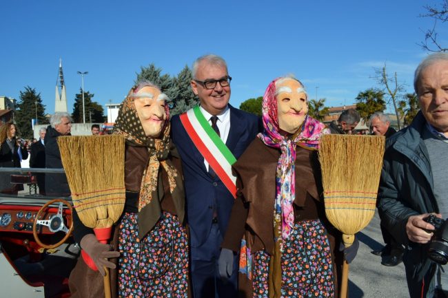 befana-a-cavallo-piediripa-3-650x433