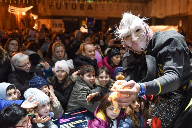 befana-piazza-civitanova-alta-FDM-13-650x434