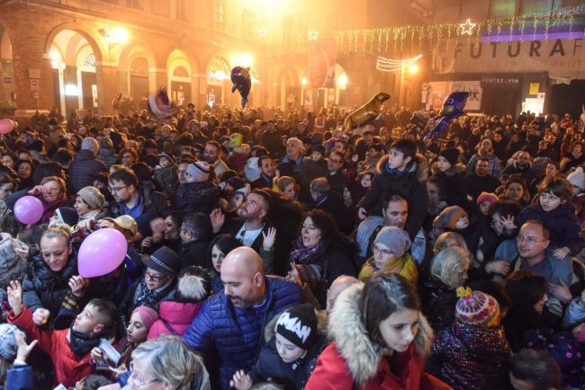 befana-piazza-civitanova-alta-FDM-15-650x434
