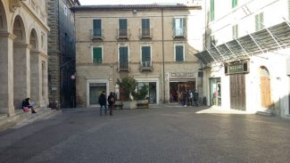 piazza-cesare-battisti-macerata1-325x183