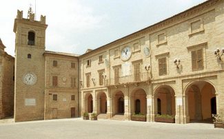 palazzo_comunale_morrovalle1-325x202