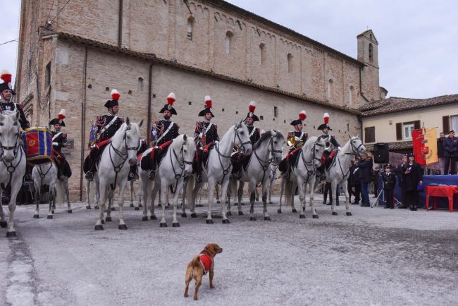 fanfara-carabinieri-a-cavallo-montecosaro-FDM-2-650x434