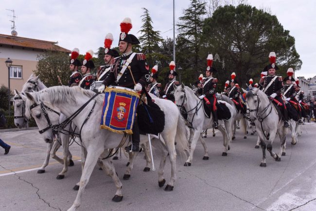 fanfara-carabinieri-a-cavallo-montecosaro-FDM-6-650x434