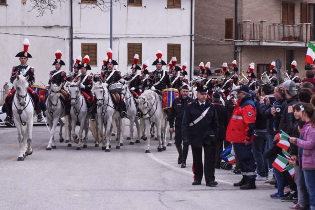 fanfara-carabinieri-a-cavallo-montecosaro-FDM-9-650x433