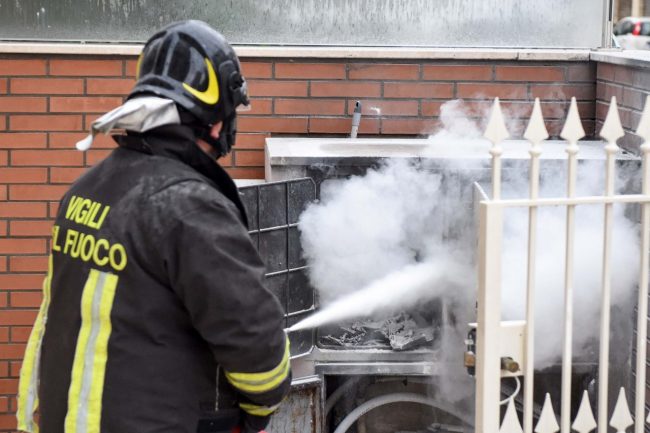 incendio-contatori-via-regina-elena-civitanova-FDM-2-650x433