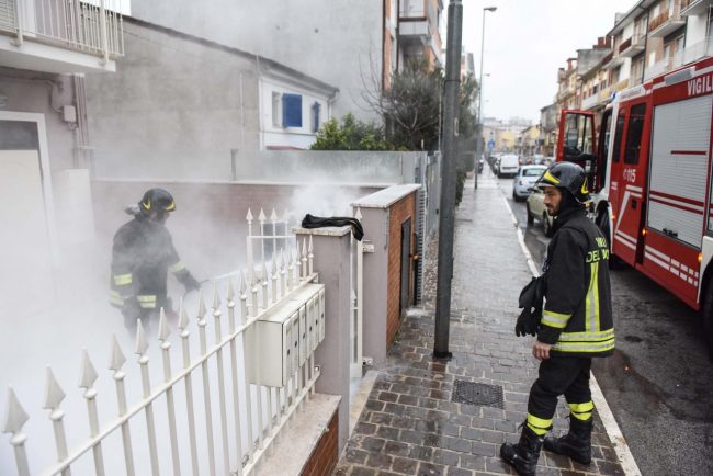 incendio-contatori-via-regina-elena-civitanova-FDM-4-650x434