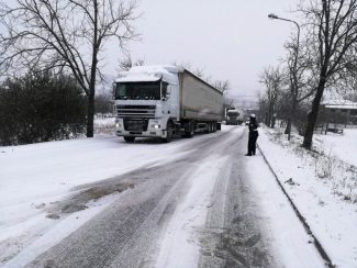 neve-san-severino-camion-2-325x244