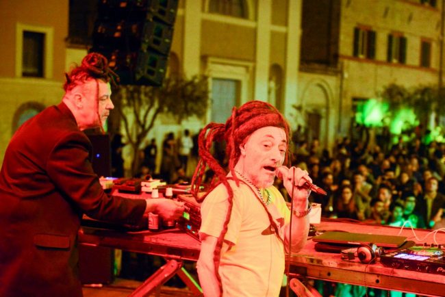 SudSoundSystem_25aprile_PiazzaMazzini_FF-13-650x434