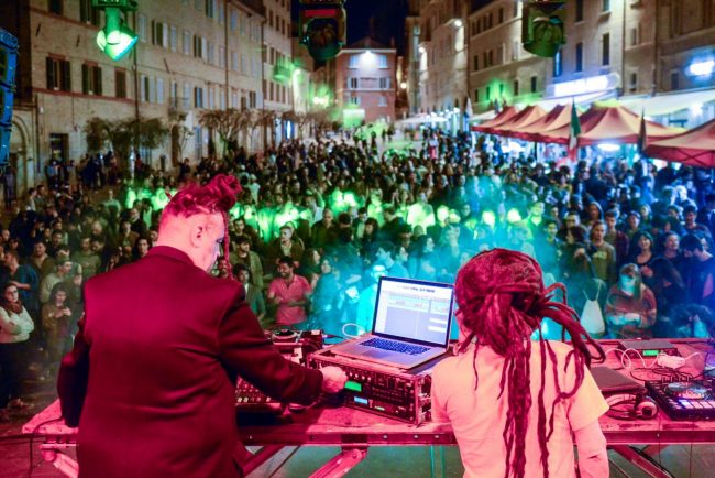 SudSoundSystem_25aprile_PiazzaMazzini_FF-14-650x434