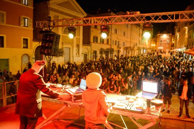 SudSoundSystem_25aprile_PiazzaMazzini_FF-3-650x434