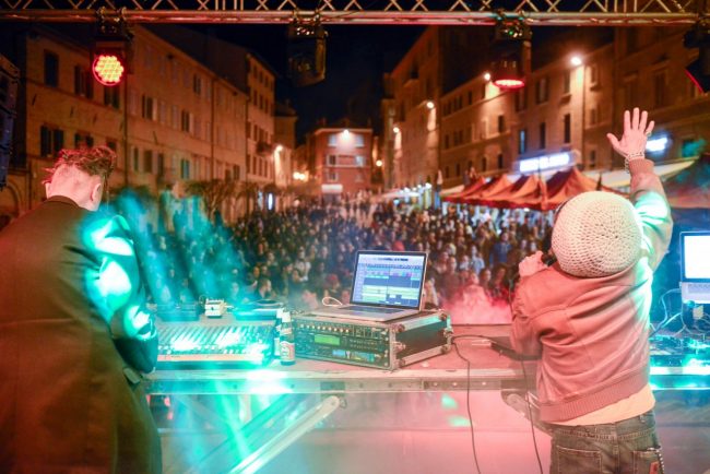 SudSoundSystem_25aprile_PiazzaMazzini_FF-5-650x434