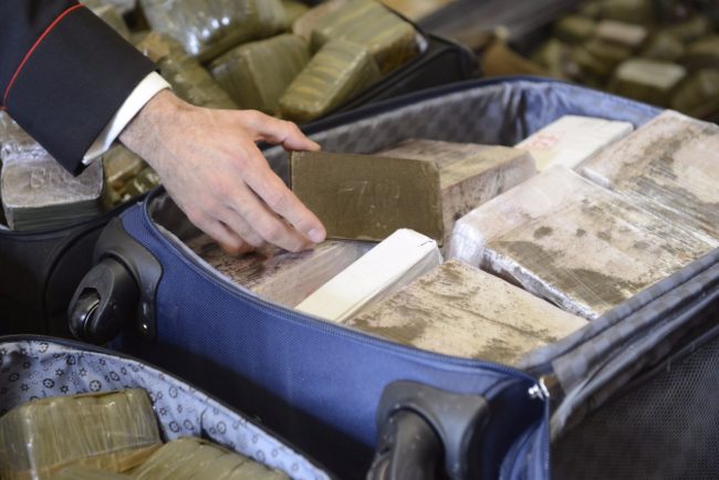 hashish-eroina-sequestrati-carabinieri-macerata-1-650x434