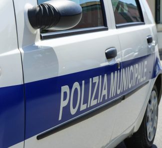 polizia-locale-vigili-urbani-civitanova-arkiv-archivio-FDM-e1690826274454-325x296