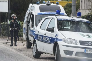 vigili-urbani-polizia-locale-archivio-arkiv-autovelox-telelaser-civitanova-FDM-2-325x217