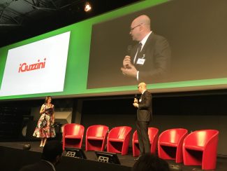 Premiazione-Andrea-Sasso_Amministratore-Delegato-di-iGuzzini-illuminazione