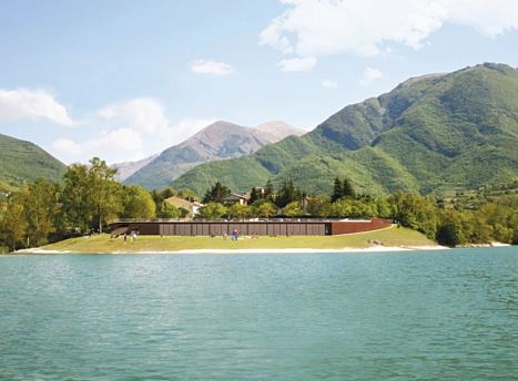 fiastra_lake_front