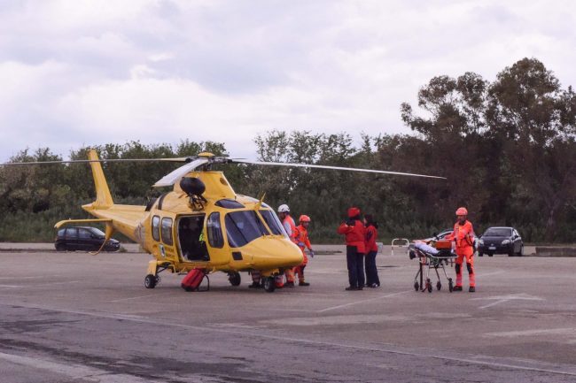 incidente-cantiere-via-vela-eliambulanza-civitanova-FDM-8-650x433