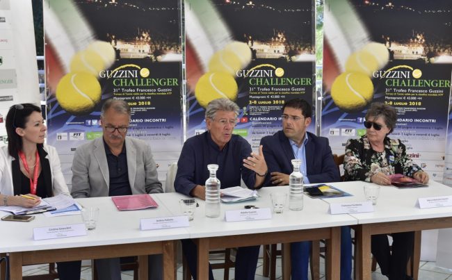 Conferenza-stampa-1-650x403