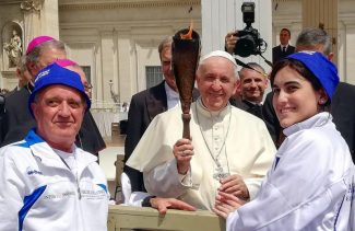 papa-fiaccola-macerata-loreto