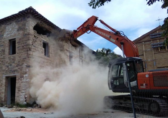 san-severino-demolizione-aggregato-località-cagnore-7-650x457