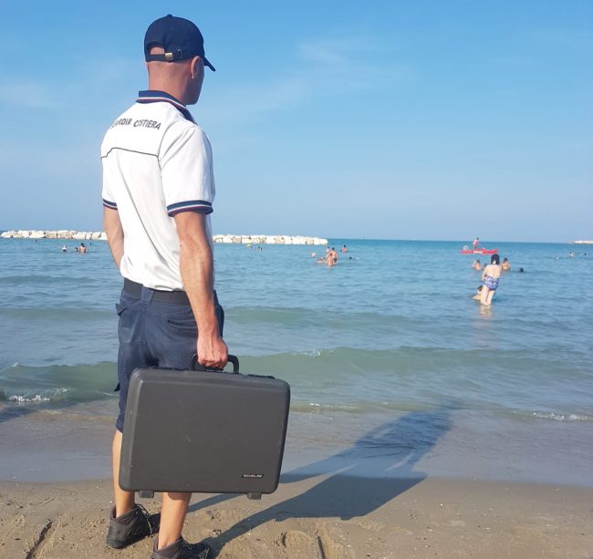 chiazza-mare-civitanova1-e1532886266576-650x613