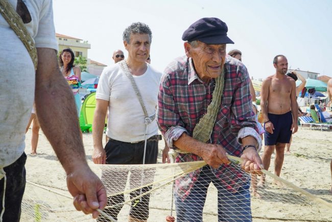 rievocazione-pesca-sciabica-civitanova-FDM-6-650x434