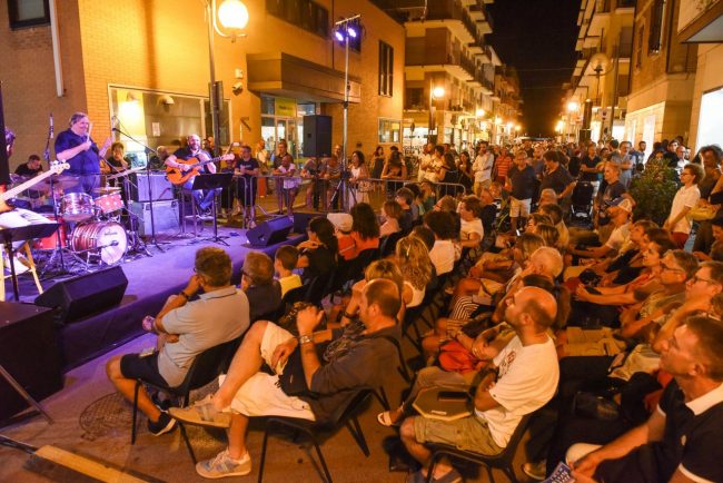 unestate-in-jazz-commercianti-centro-massimo-manzi-civitanova-FDM-3-650x434