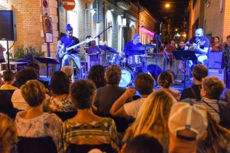 unestate-in-jazz-commercianti-centro-massimo-manzi-civitanova-FDM-7-325x217