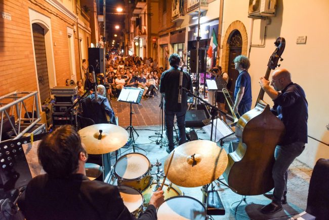 unestate-in-jazz-via-trento-civitanova-FDM-9-650x434